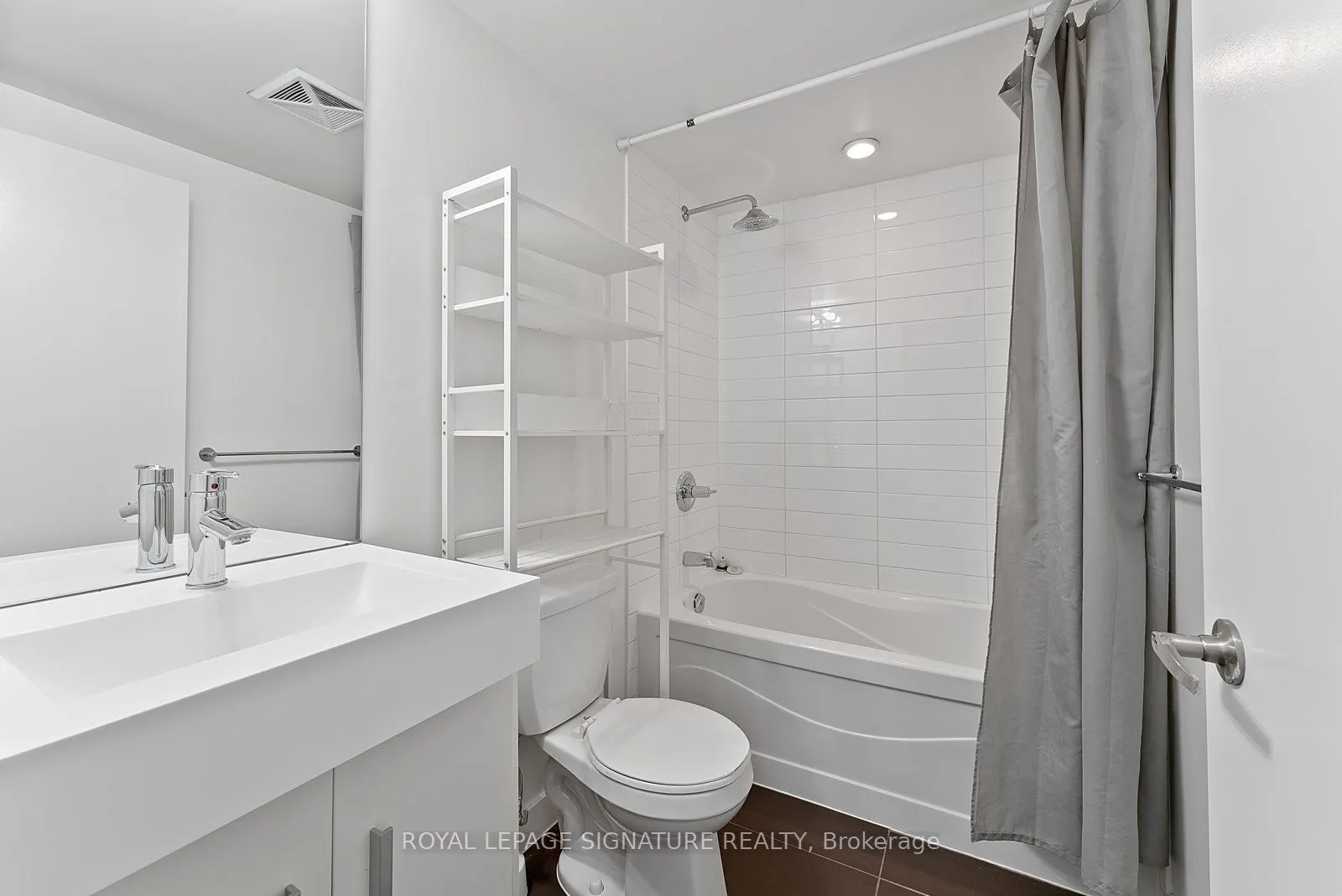 38 Dan Leckie Way, #725