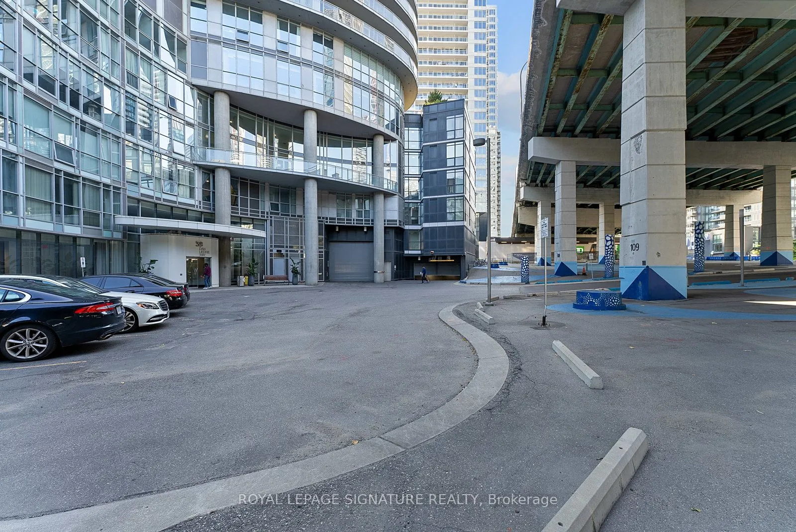 38 Dan Leckie Way, #725
