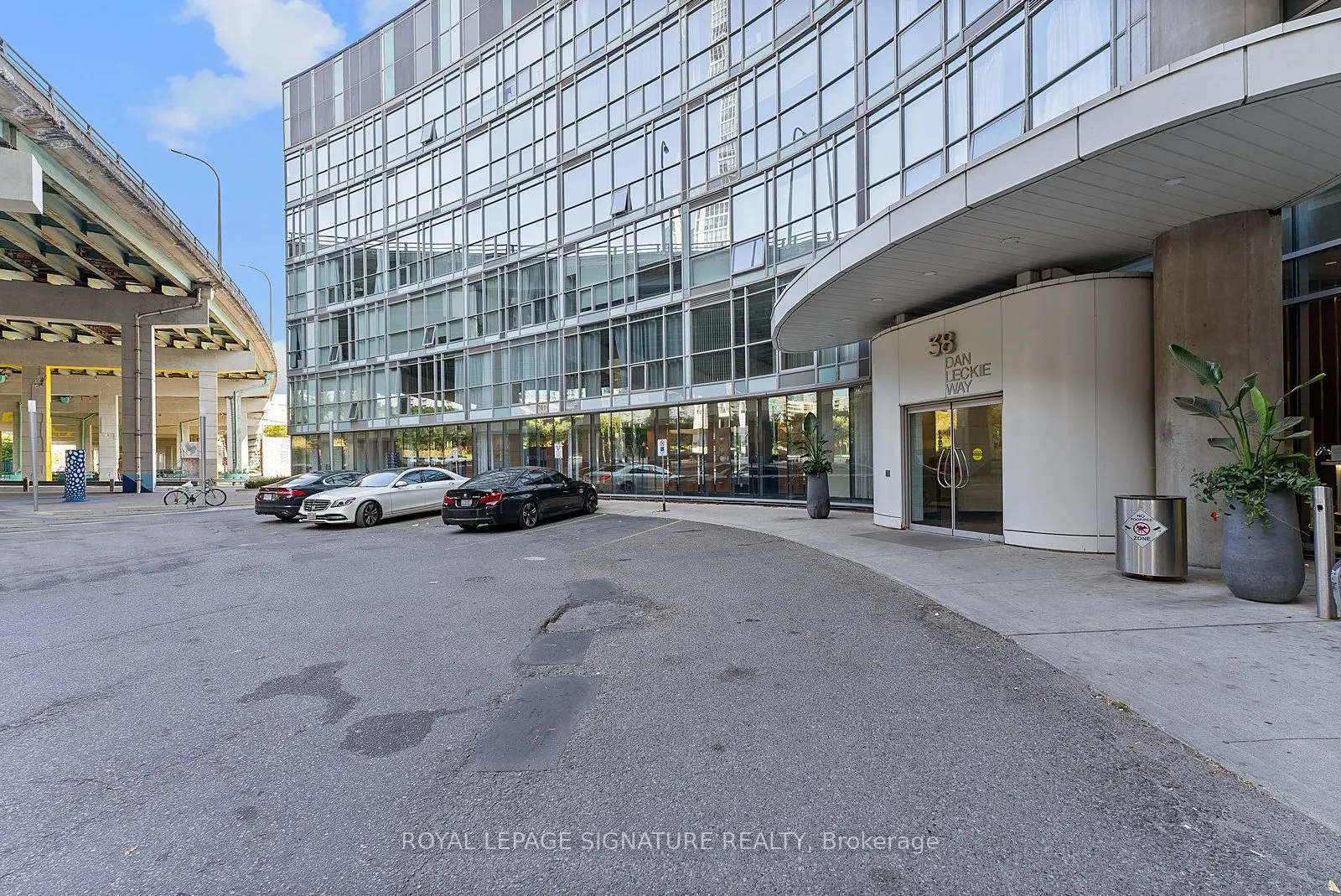 38 Dan Leckie Way, #725