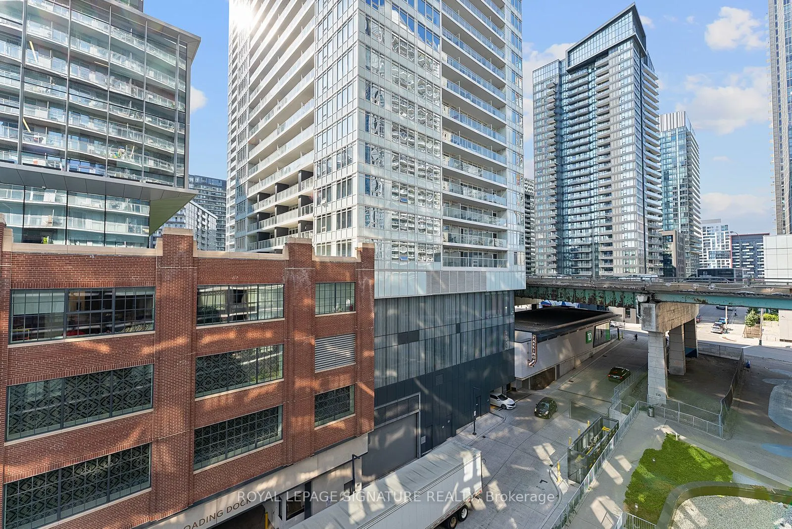 38 Dan Leckie Way, #725