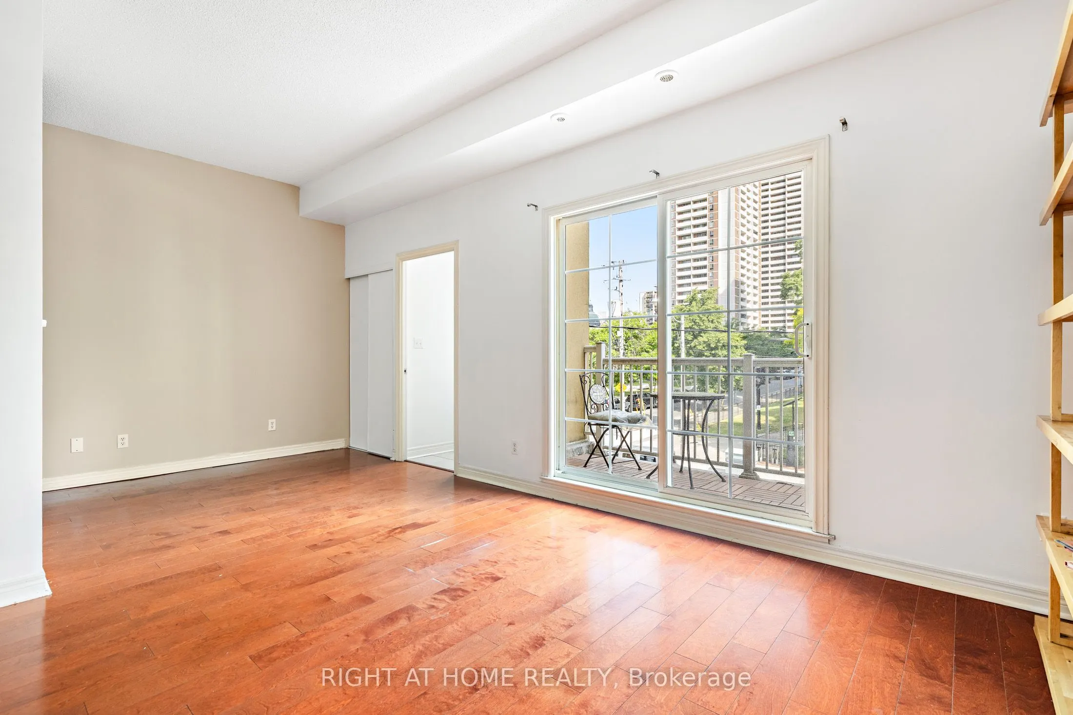 205 Wellesley Street E, #205