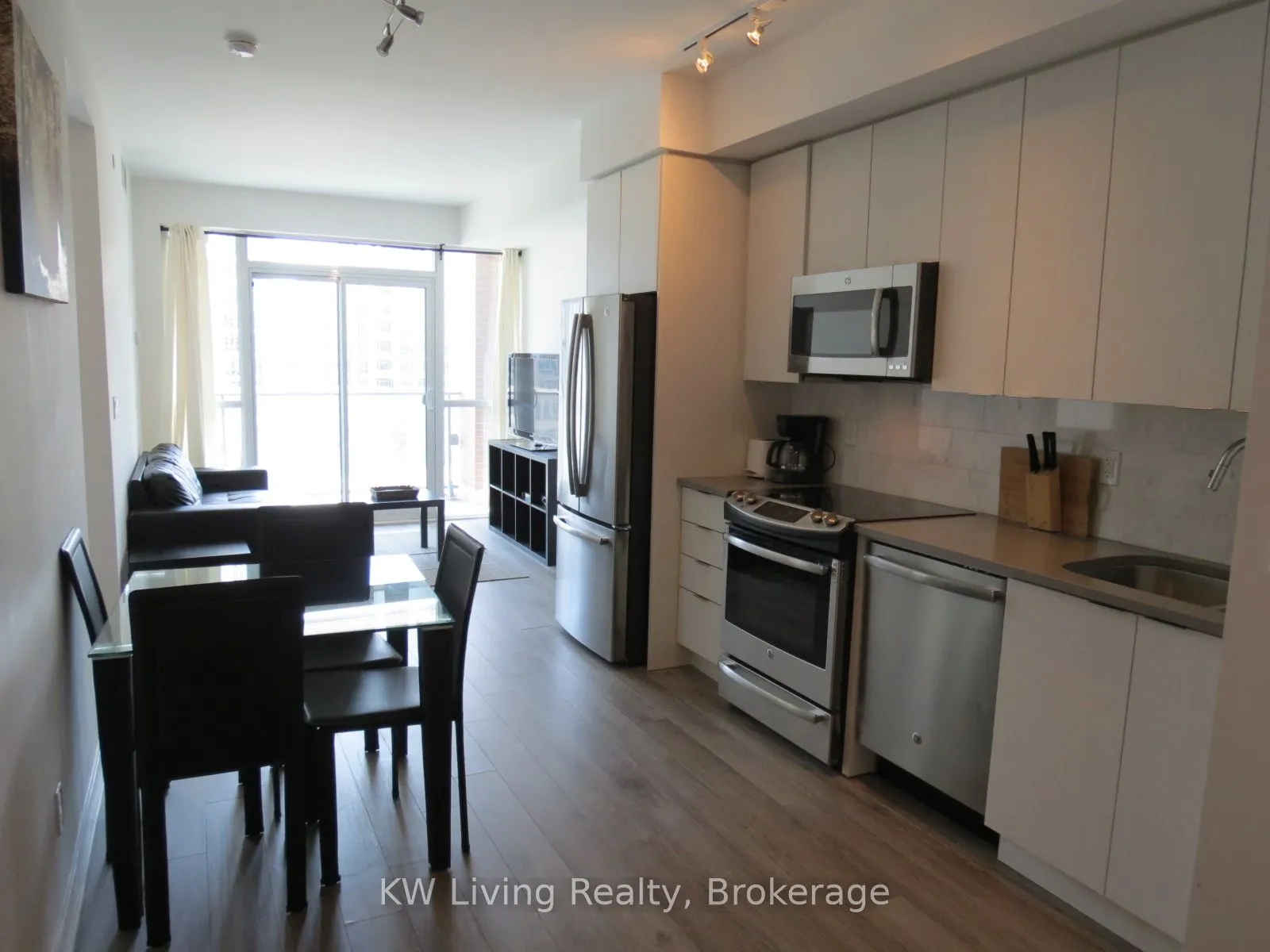 50 Bruyeres Mews, #617