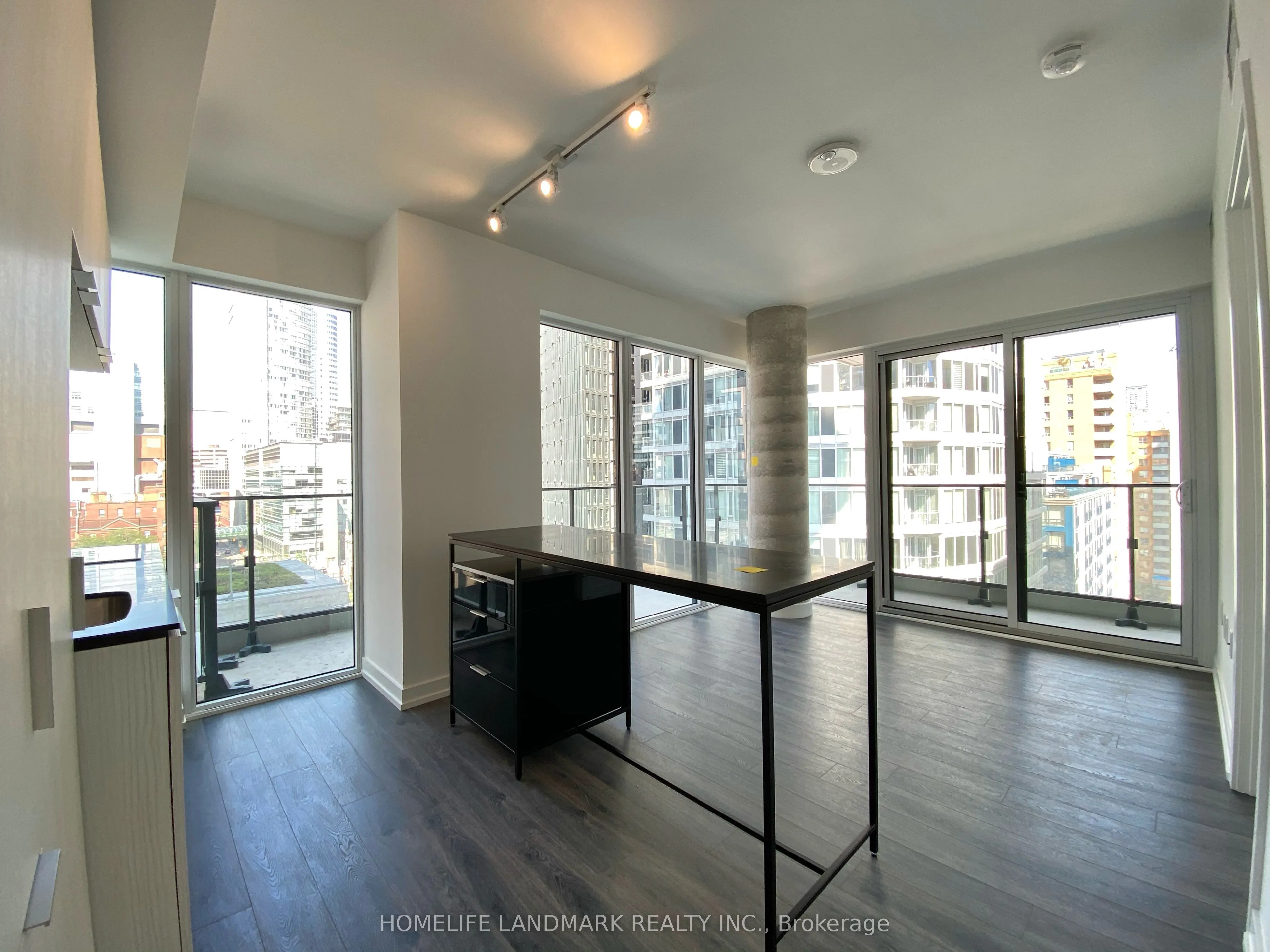 77 Shuter Street, #1113