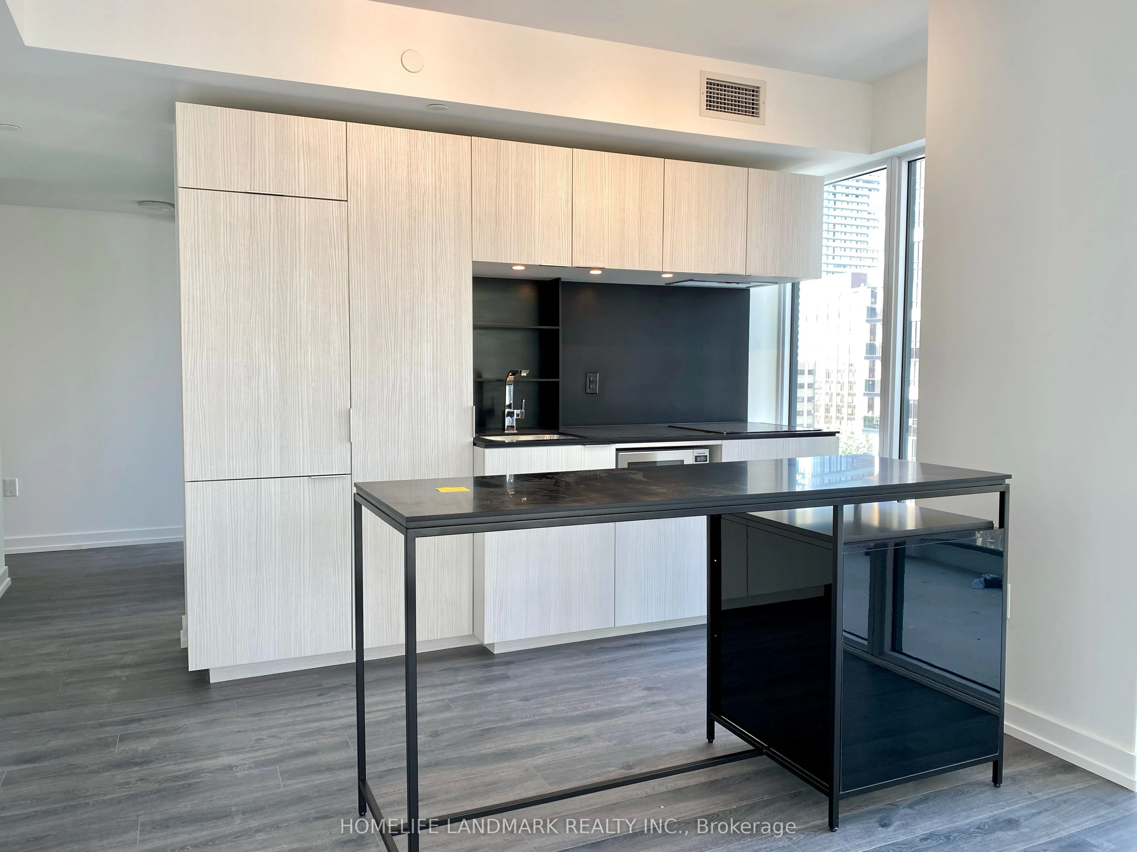 77 Shuter Street, #1113