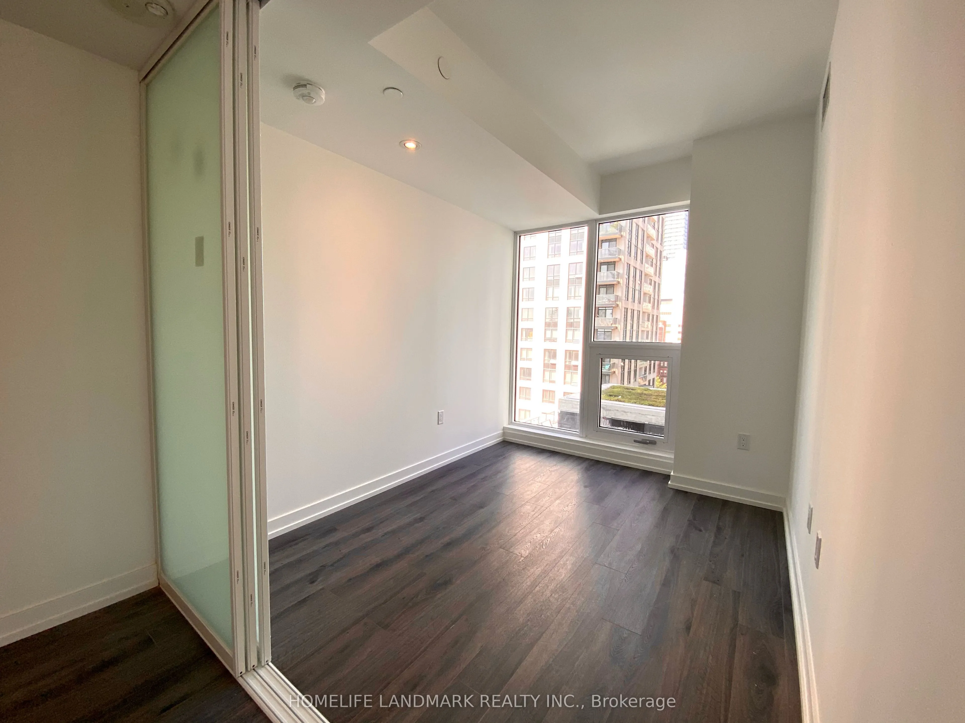 77 Shuter Street, #1113