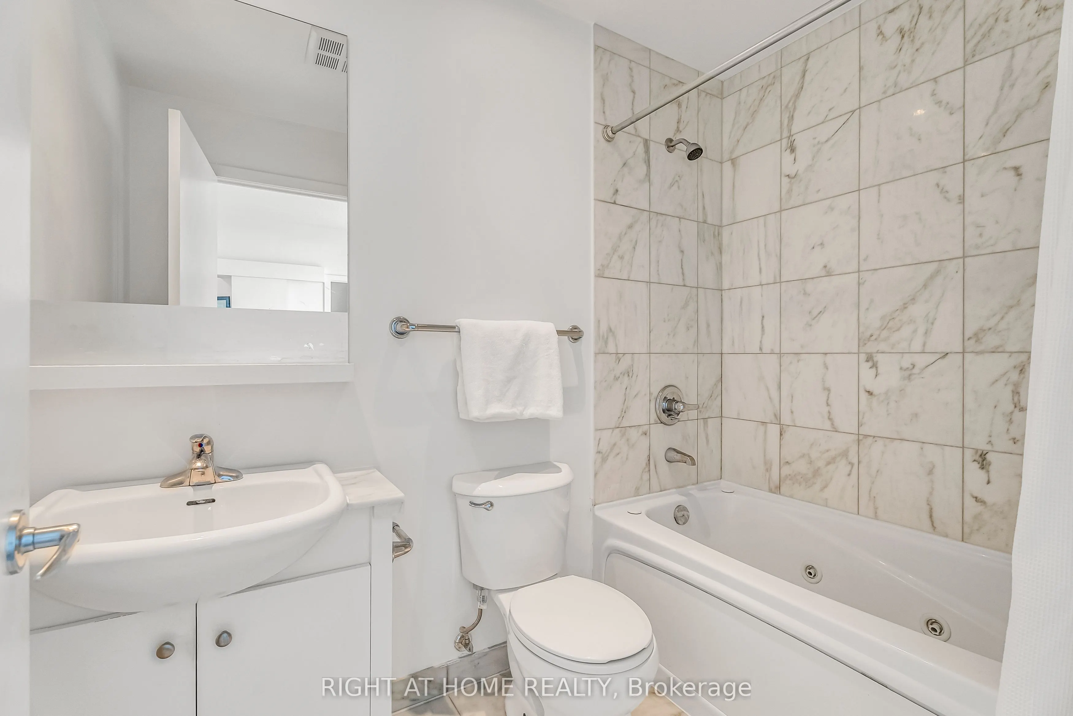 8 York Street, #3202