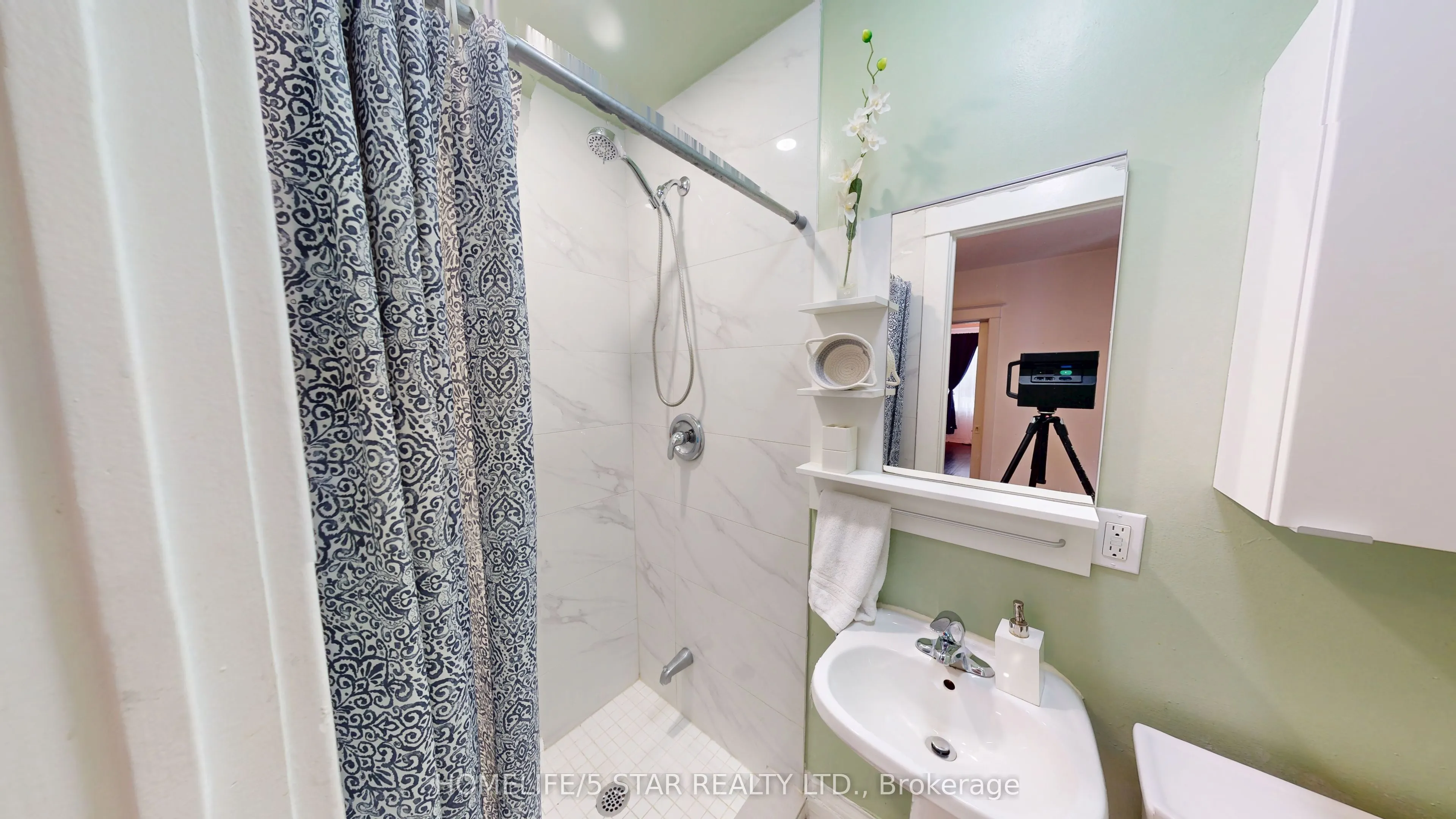 1221 Shaw Street, #Main Floor