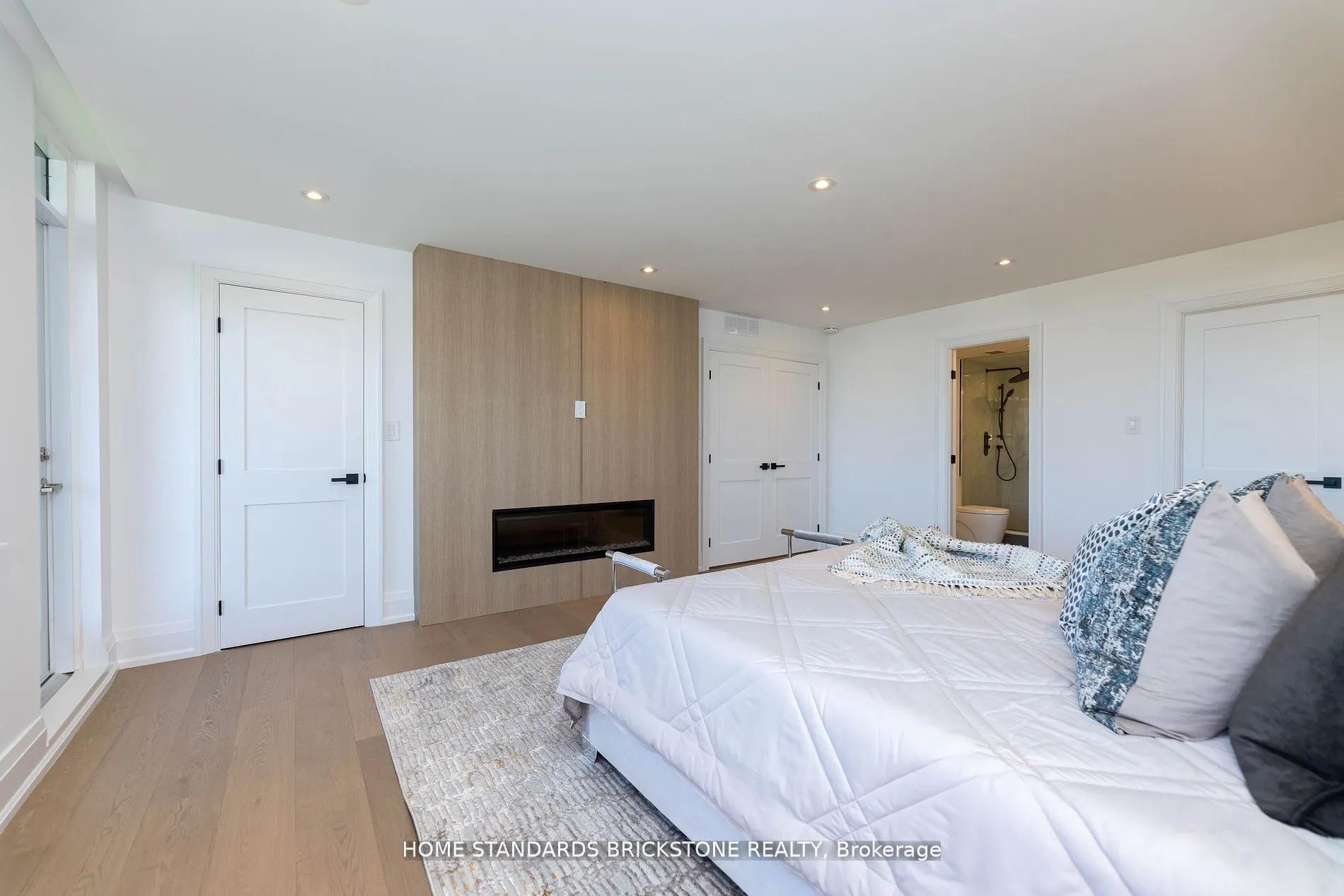 66 Collier Street, #9D