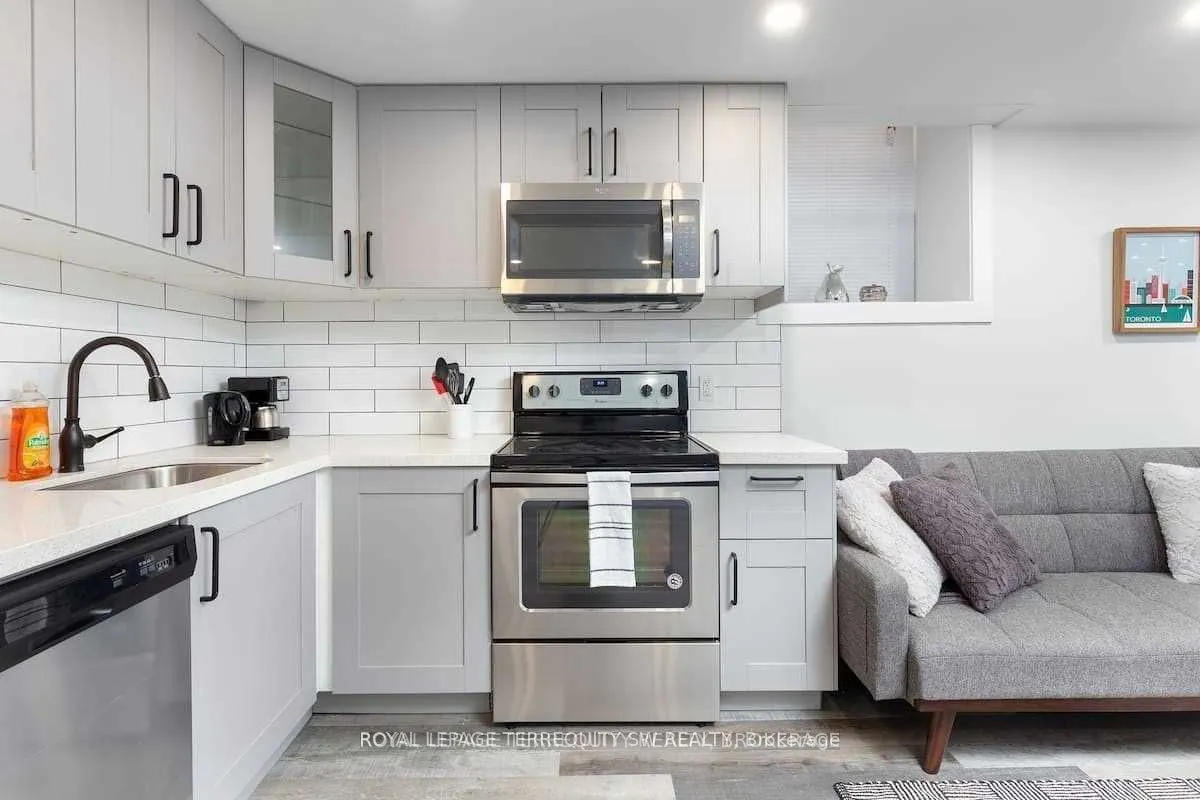396 Lansdowne Avenue, #Lower