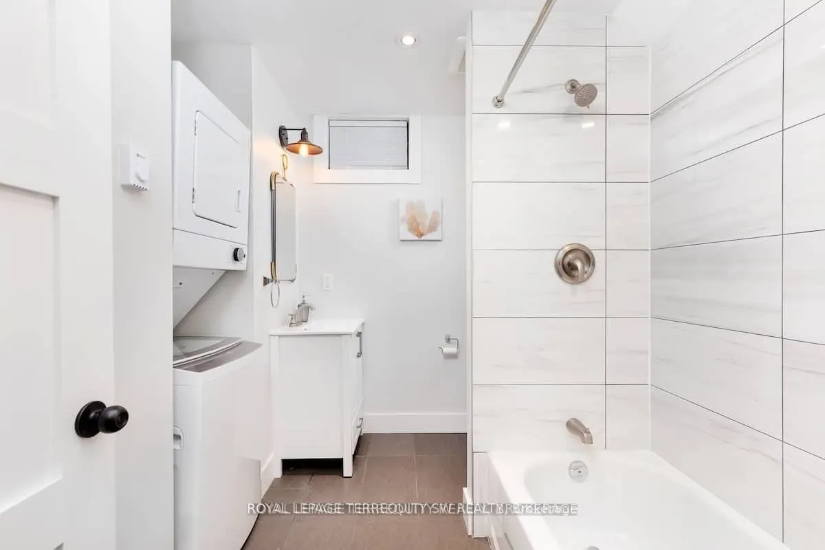 396 Lansdowne Avenue, #Lower