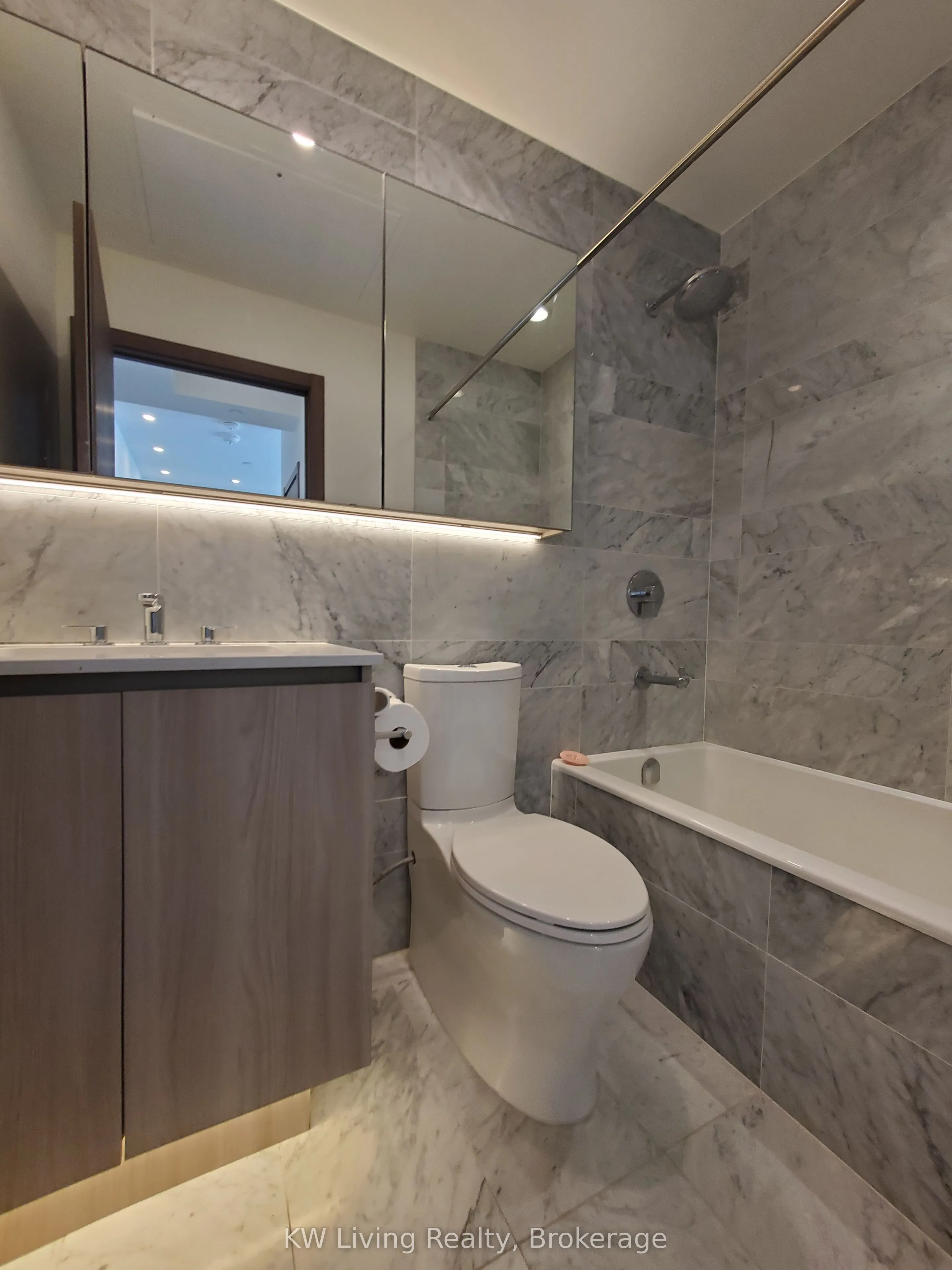 19 Bathurst Street, #4005