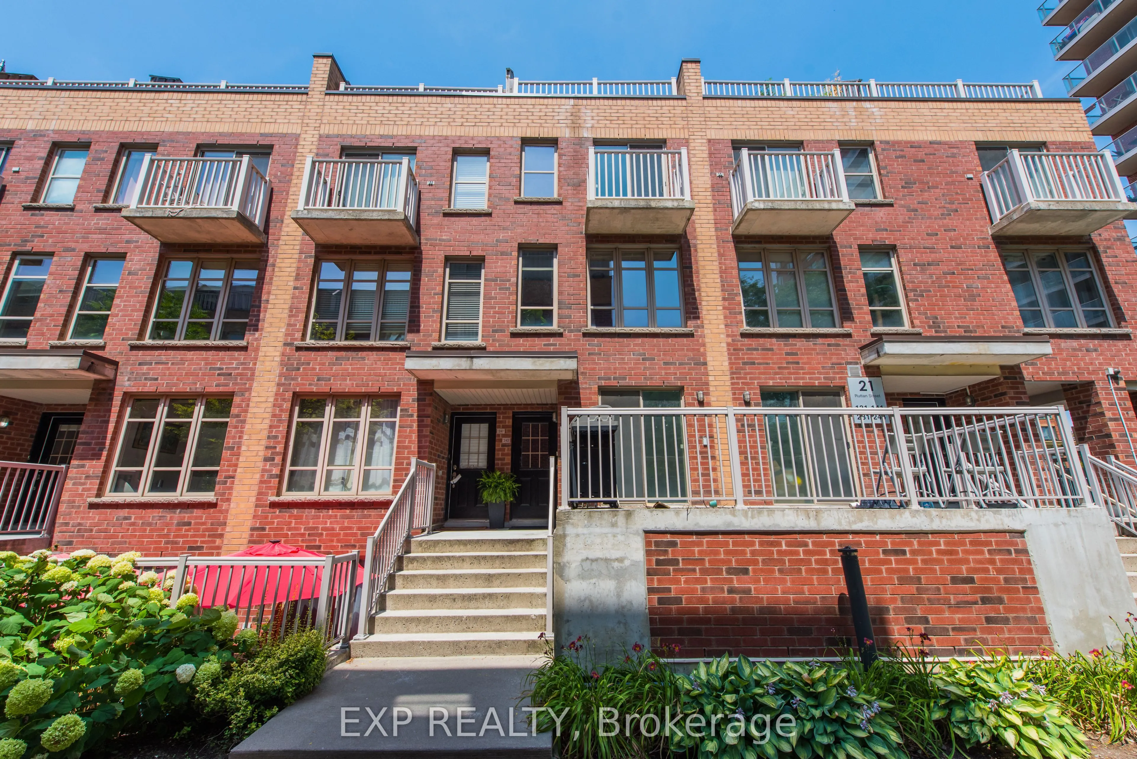 21 Ruttan Street, #242