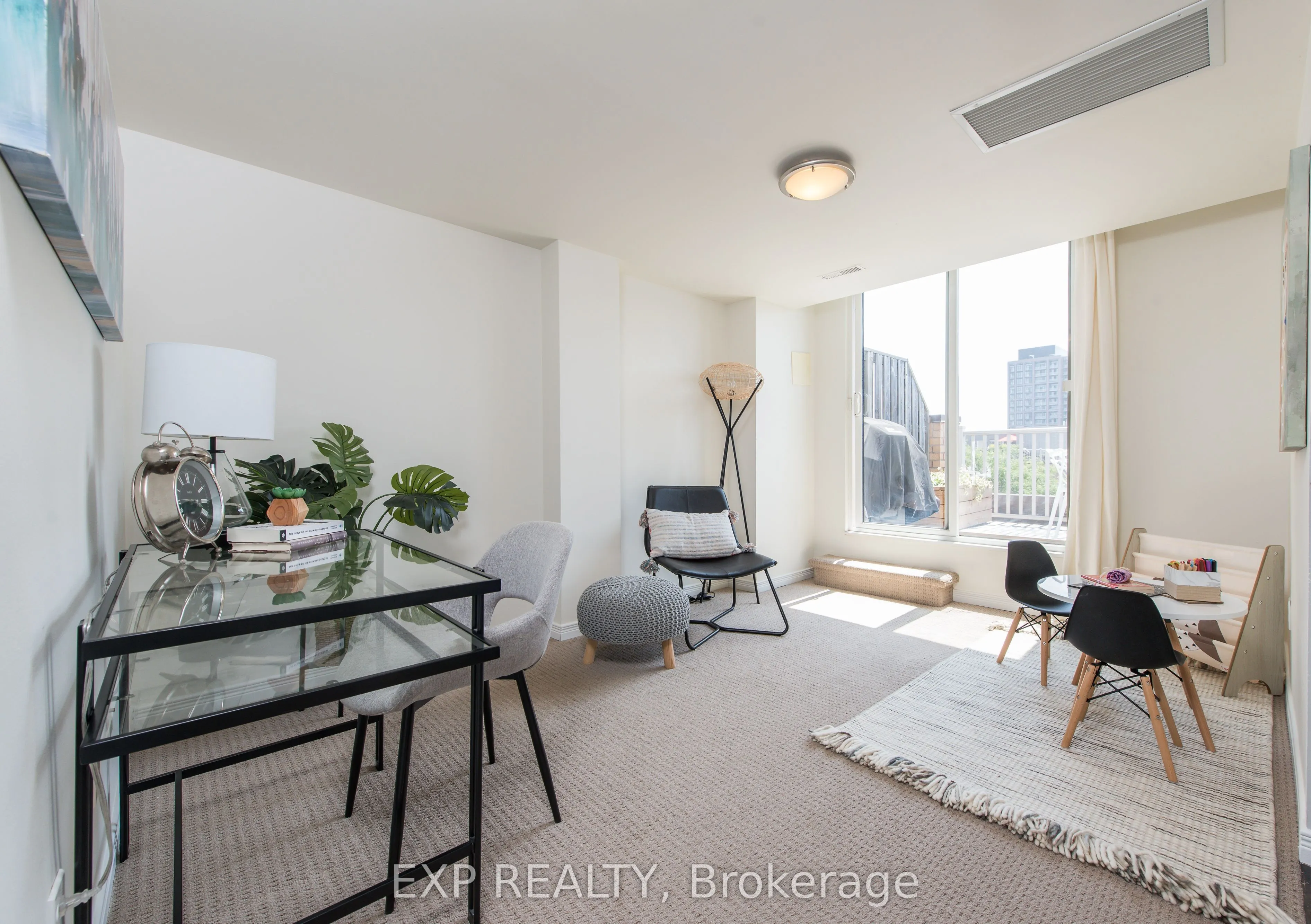 21 Ruttan Street, #242