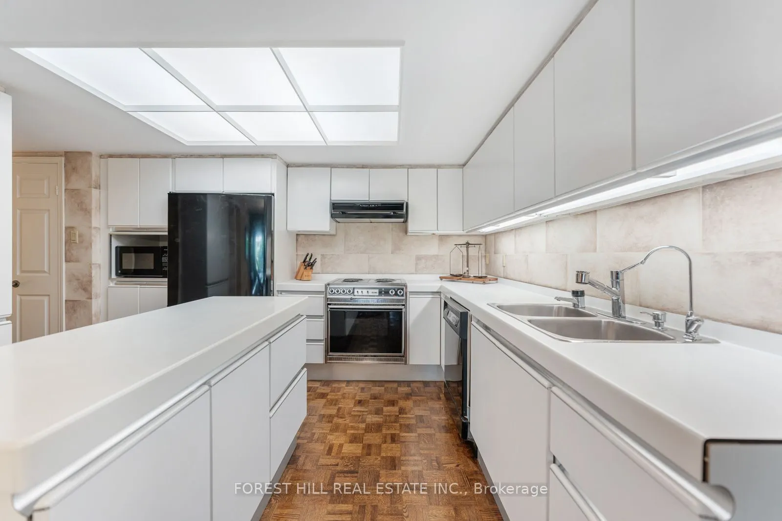 3900 Yonge Street, #815
