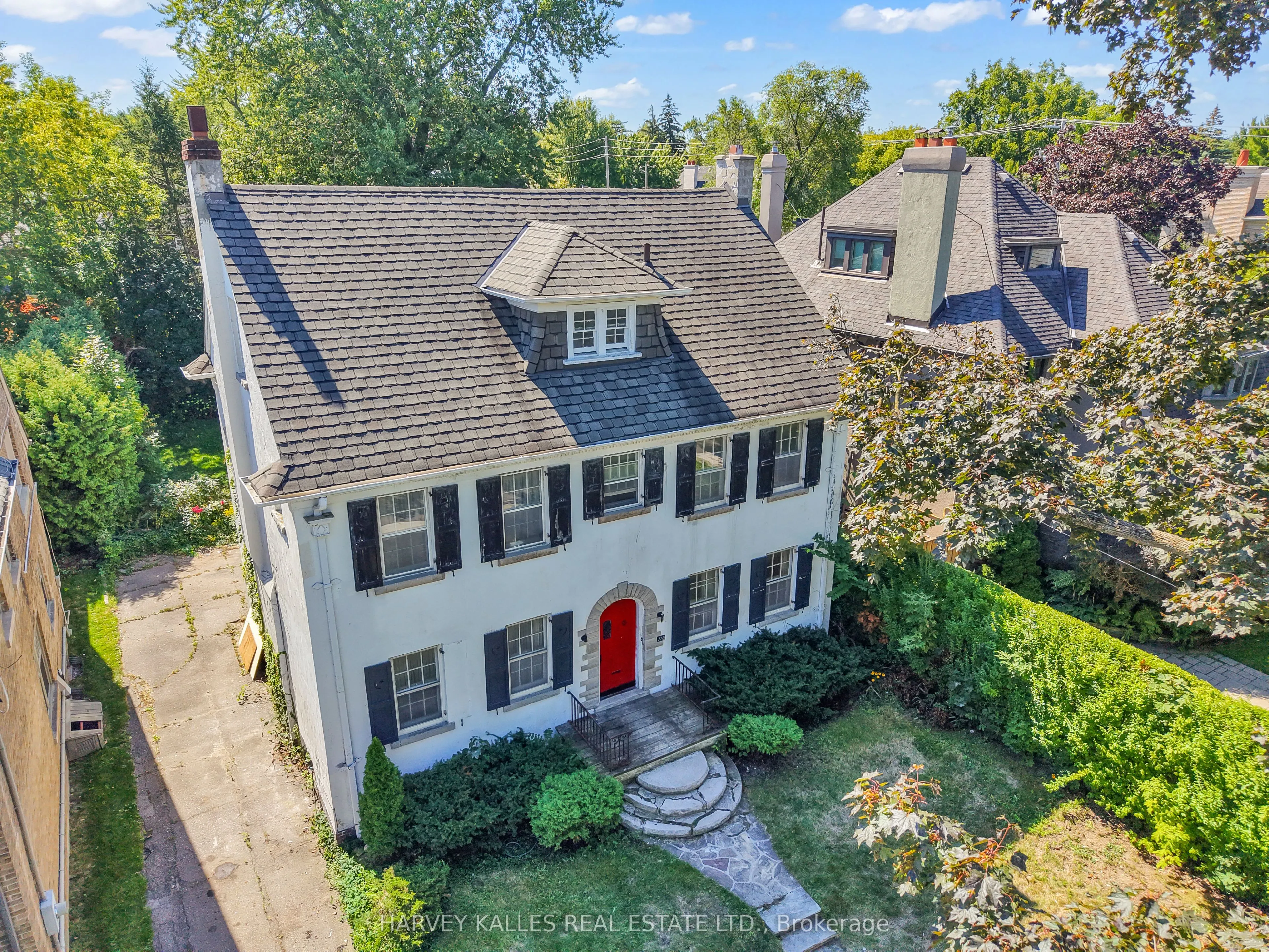 115 Strathallan Boulevard