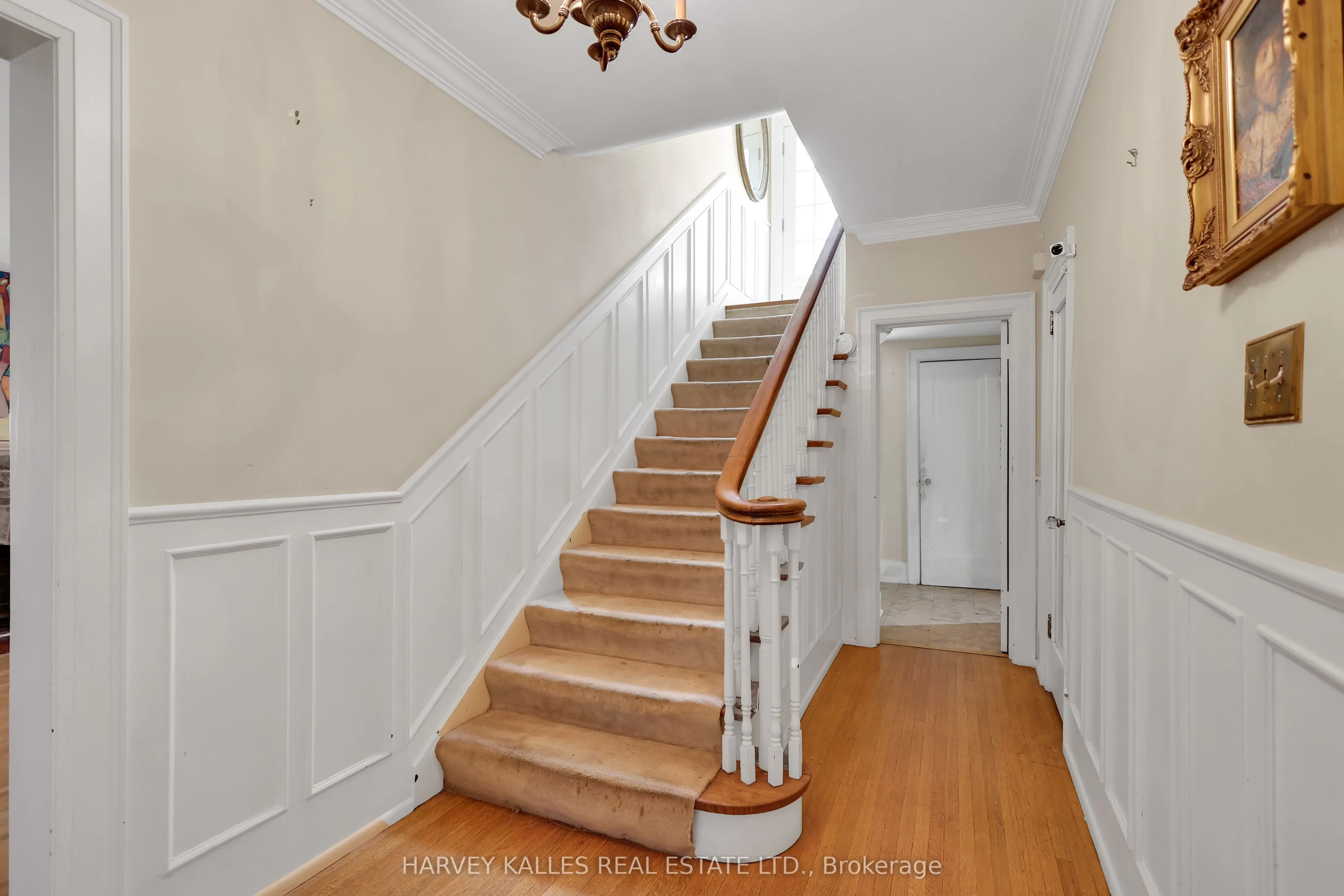 115 Strathallan Boulevard
