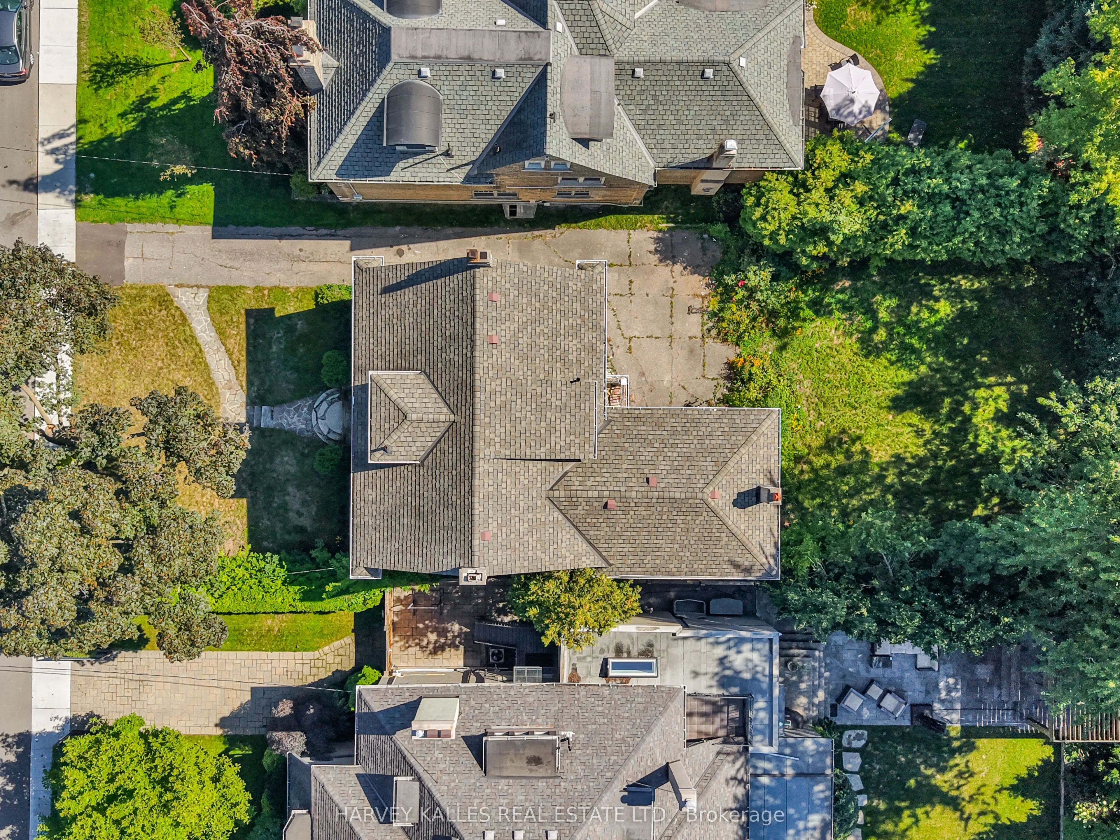 115 Strathallan Boulevard