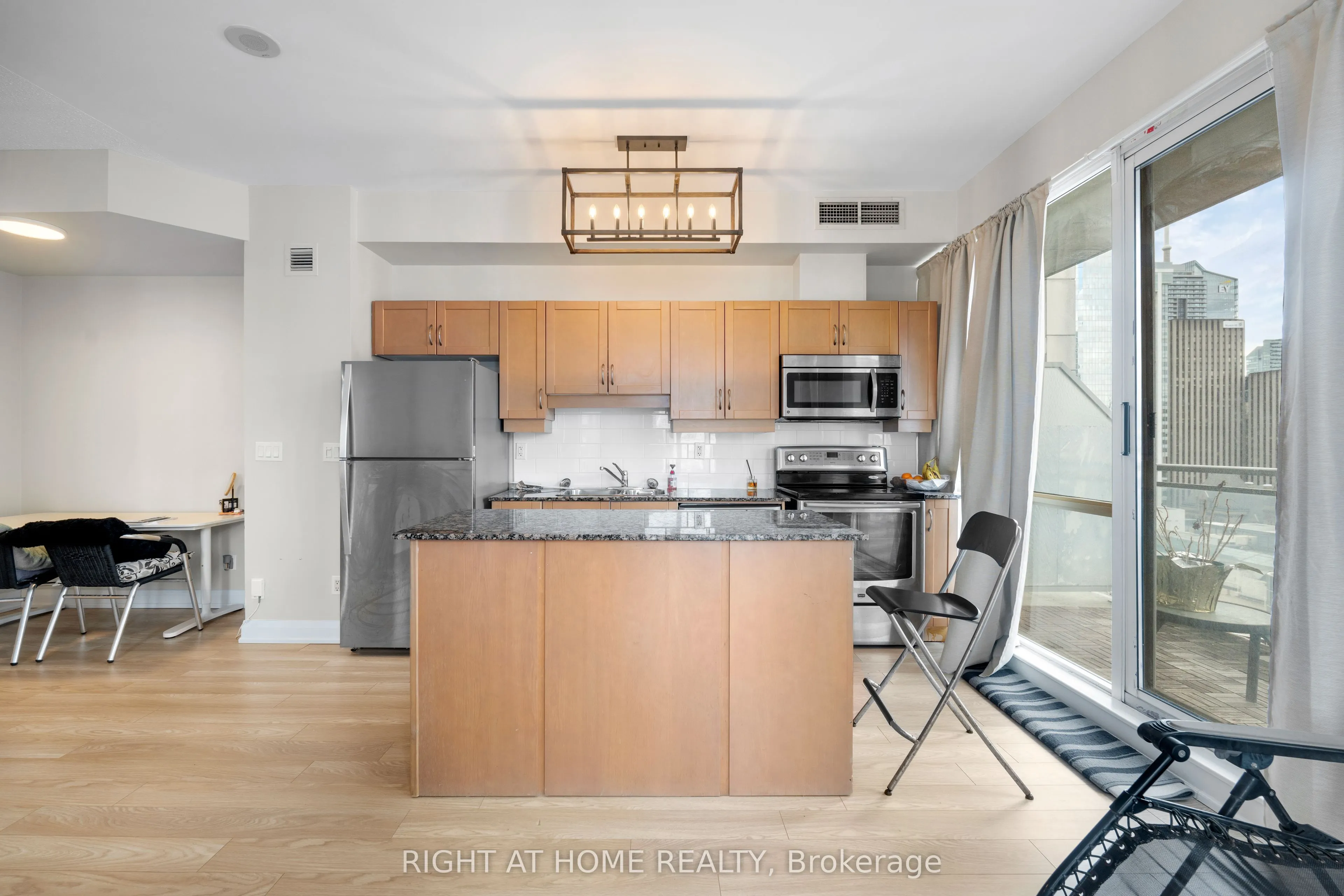 220 Victoria Street, #1809