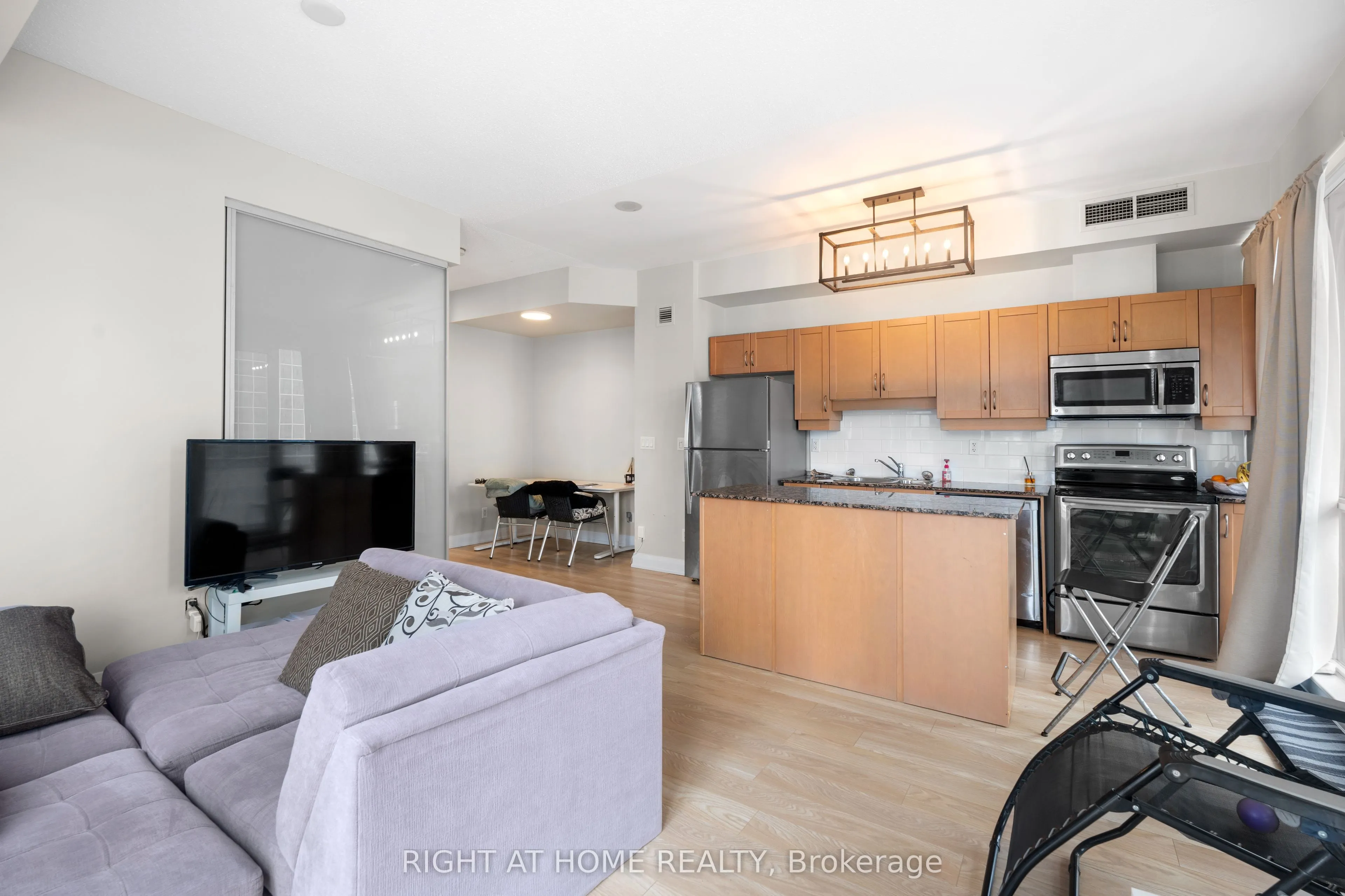 220 Victoria Street, #1809