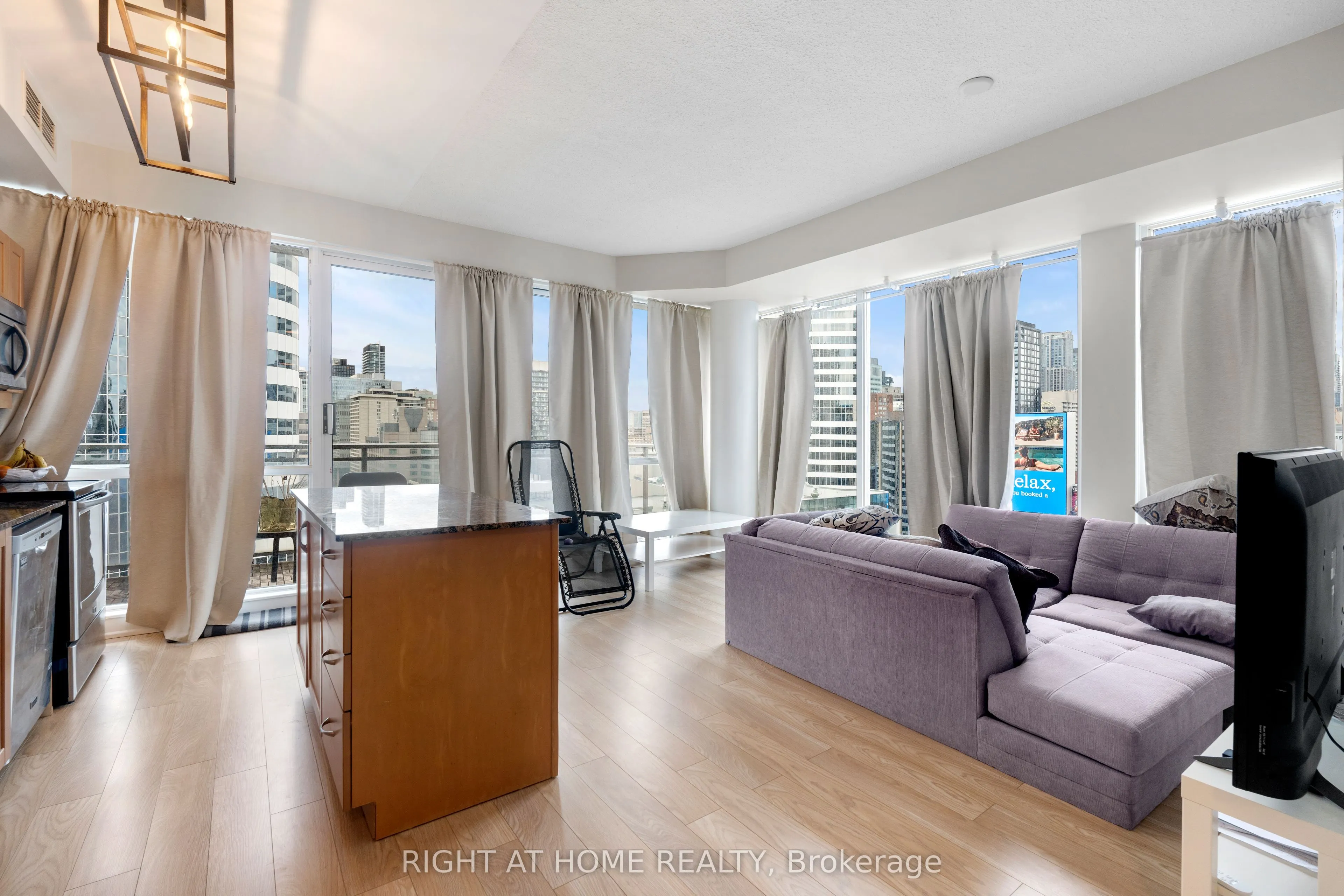 220 Victoria Street, #1809