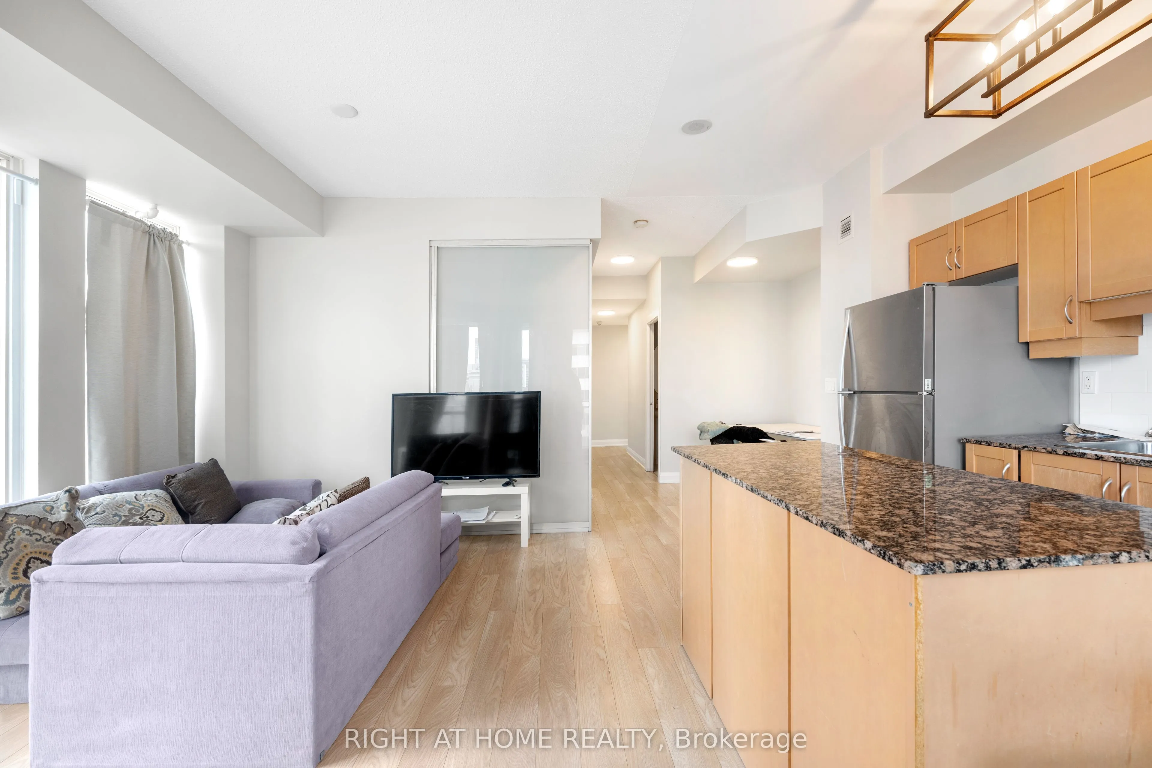 220 Victoria Street, #1809