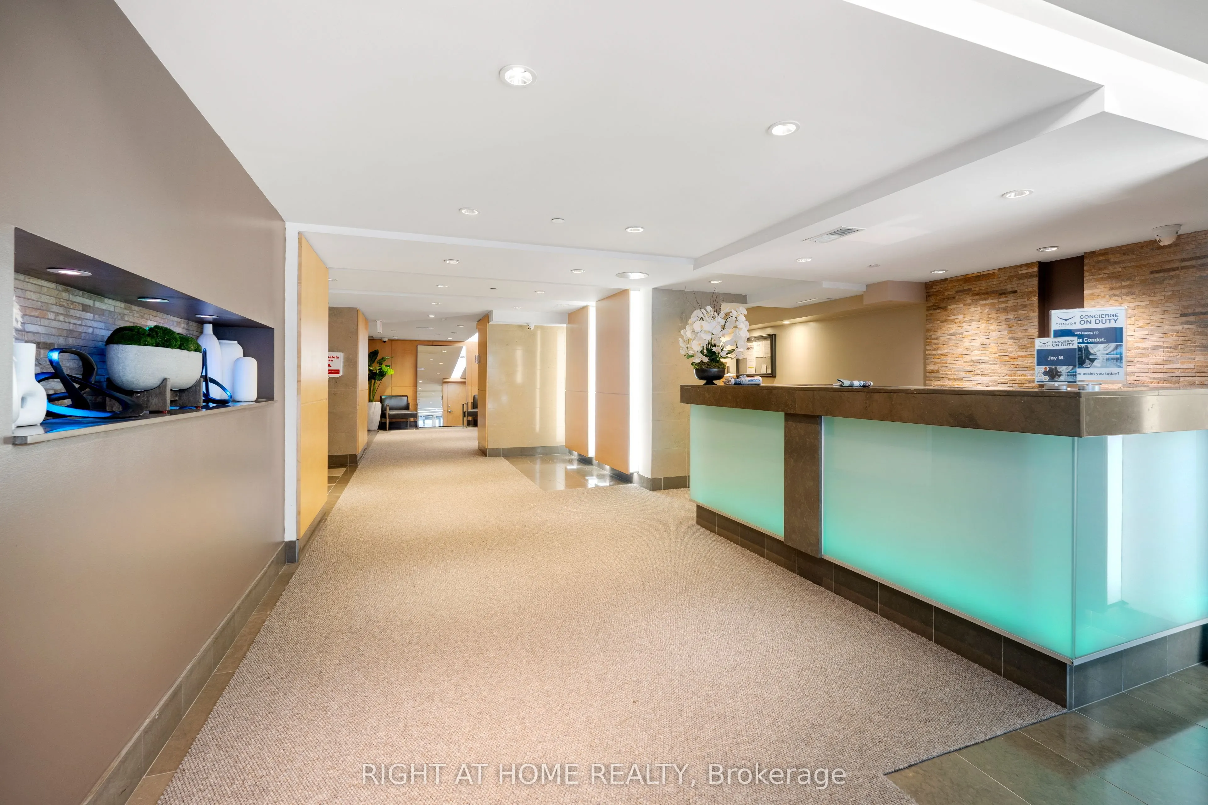 220 Victoria Street, #1809