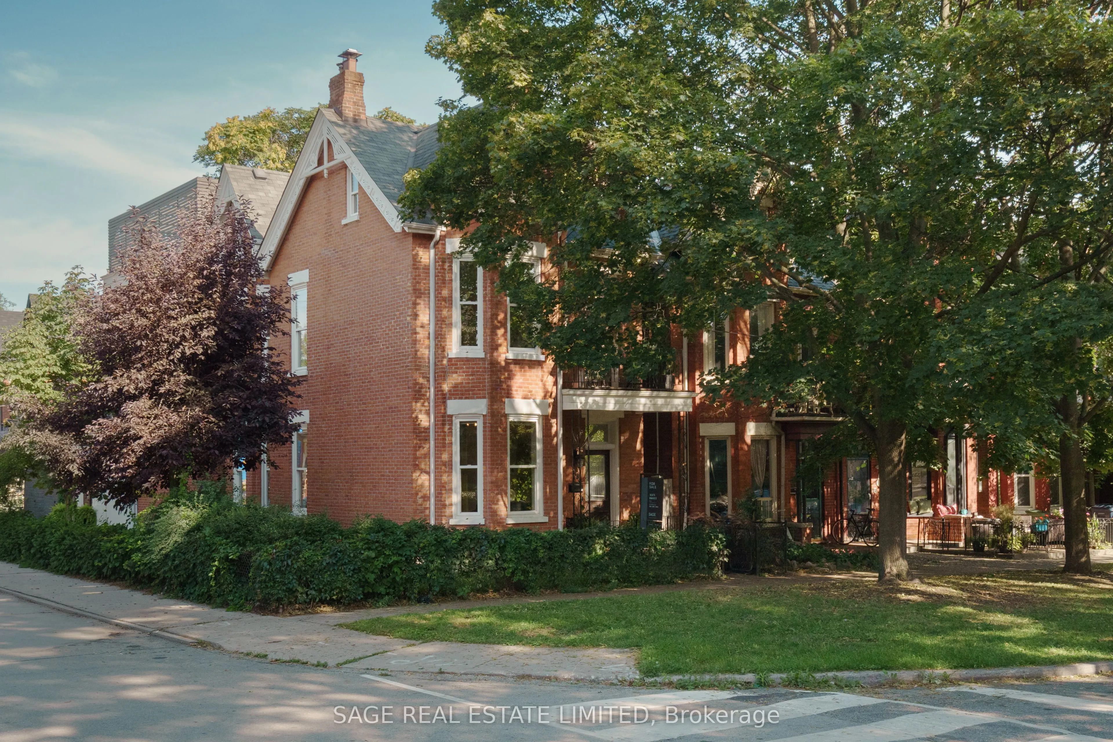 73 Lakeview Avenue