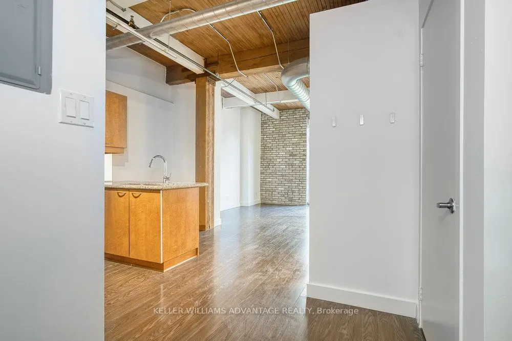 955 Queen Street W, #324