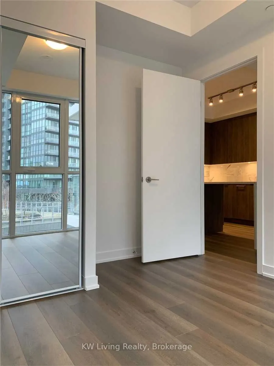 38 Iannuzzi Street, #909