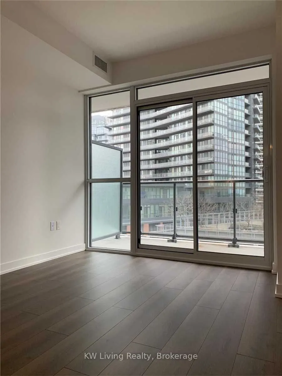 38 Iannuzzi Street, #909