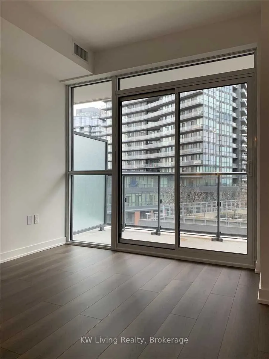 38 Iannuzzi Street, #909