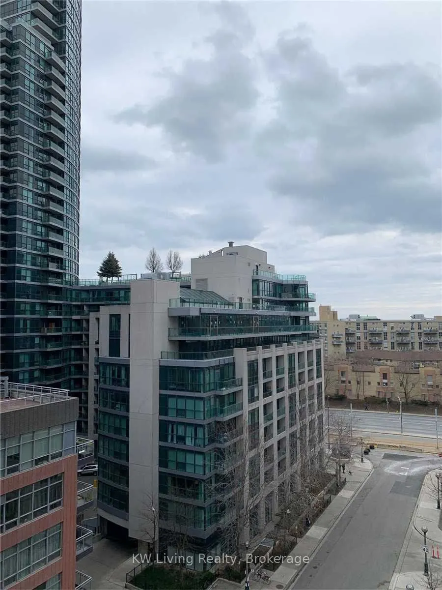 38 Iannuzzi Street, #909