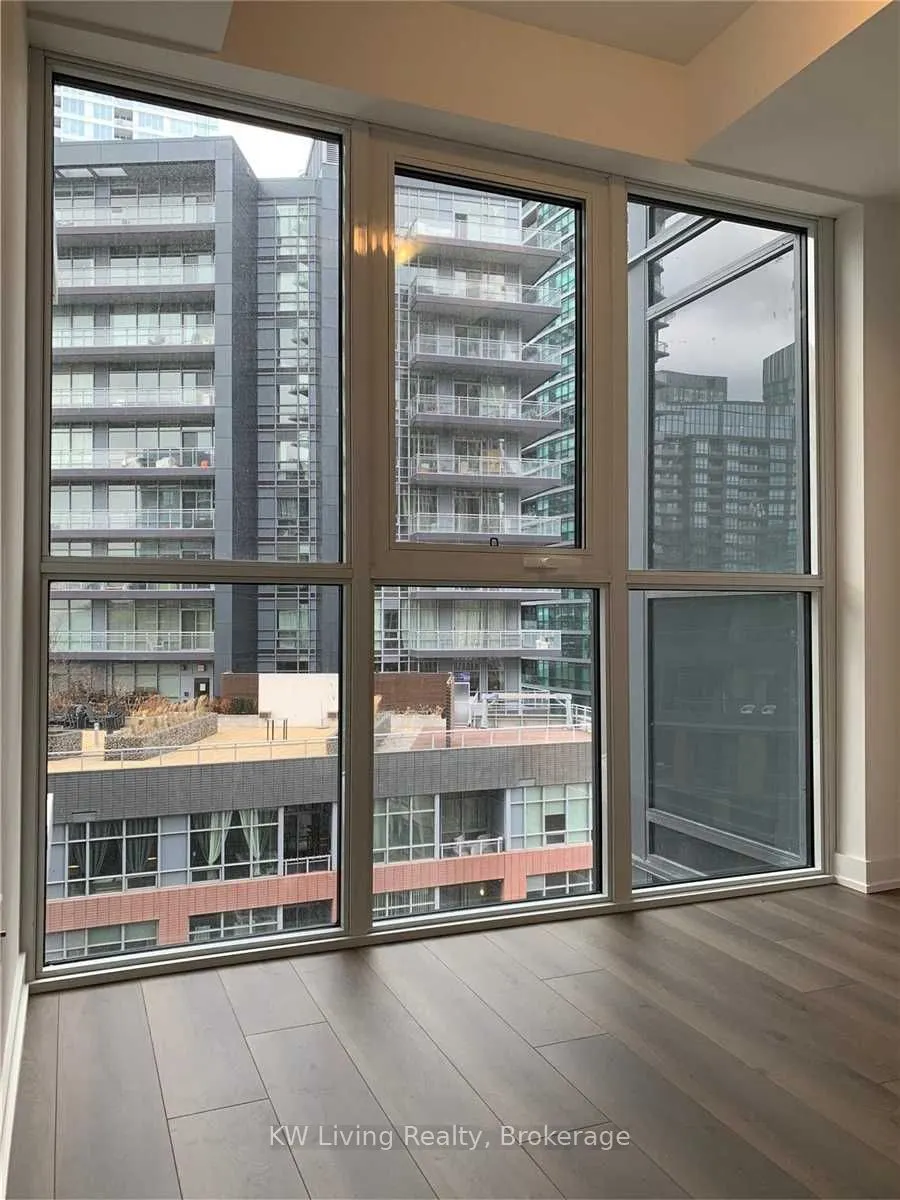 38 Iannuzzi Street, #909