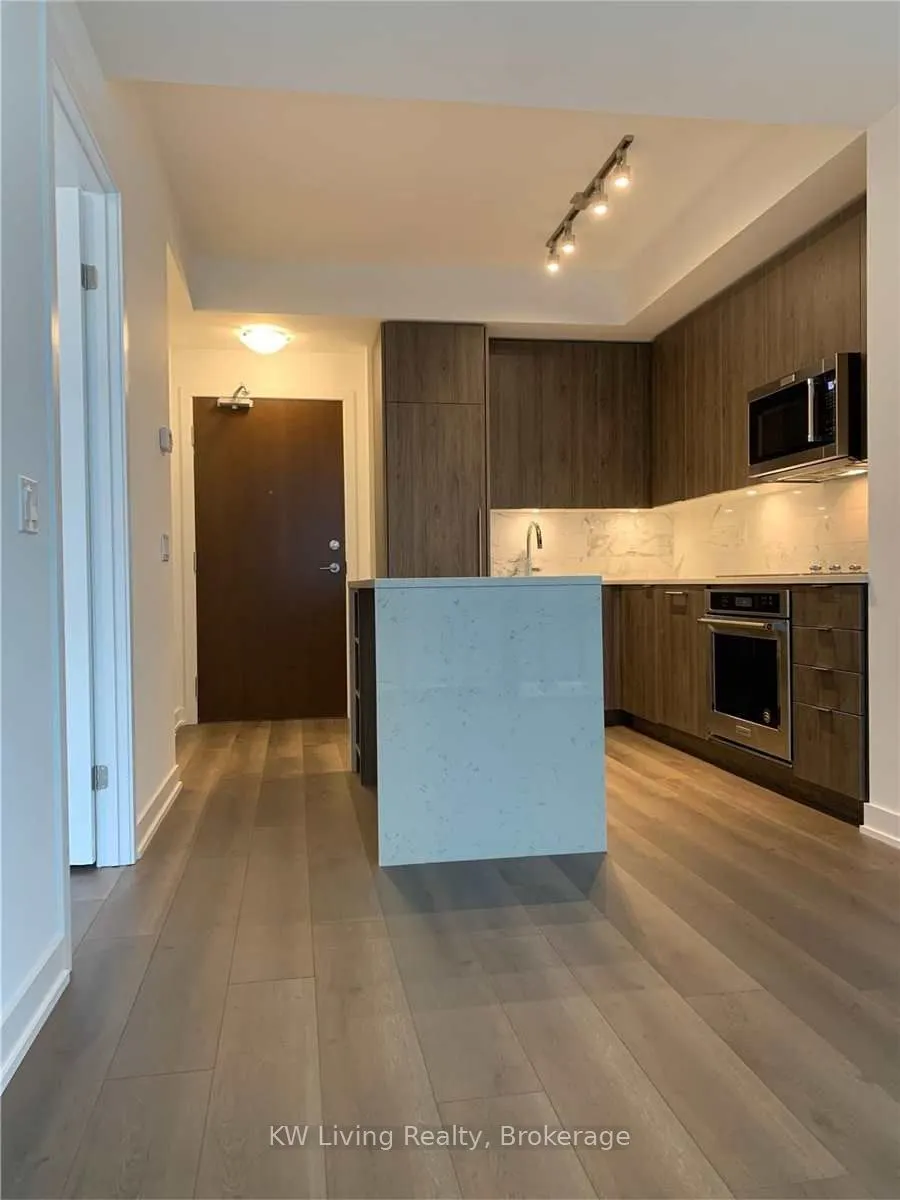 38 Iannuzzi Street, #909