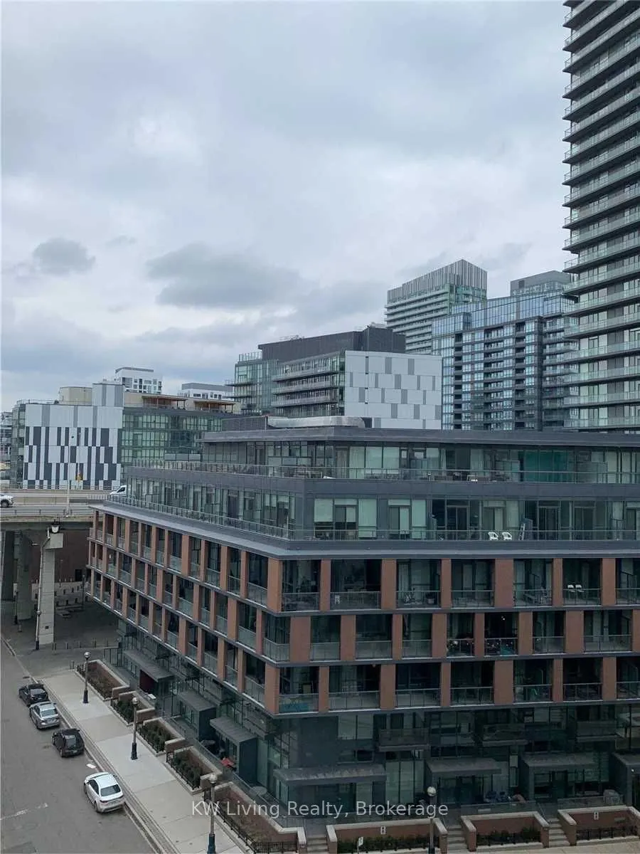 38 Iannuzzi Street, #909
