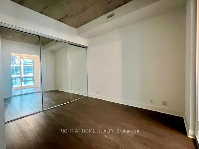 399 Adelaide Street W, #401