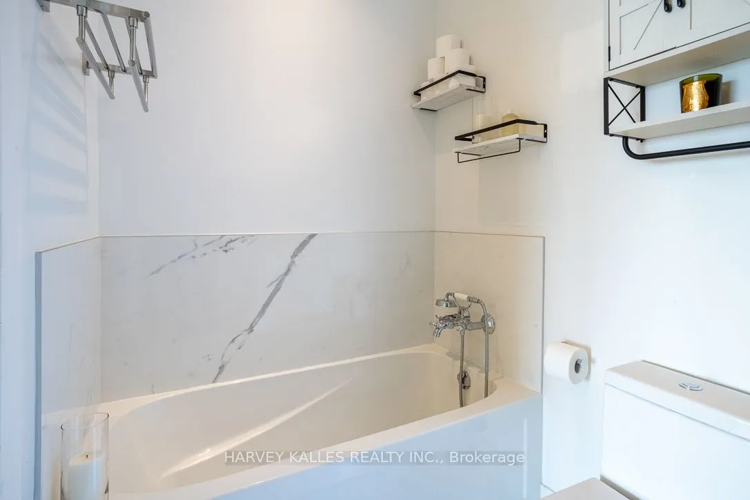 111 St Clair Avenue W, #1013