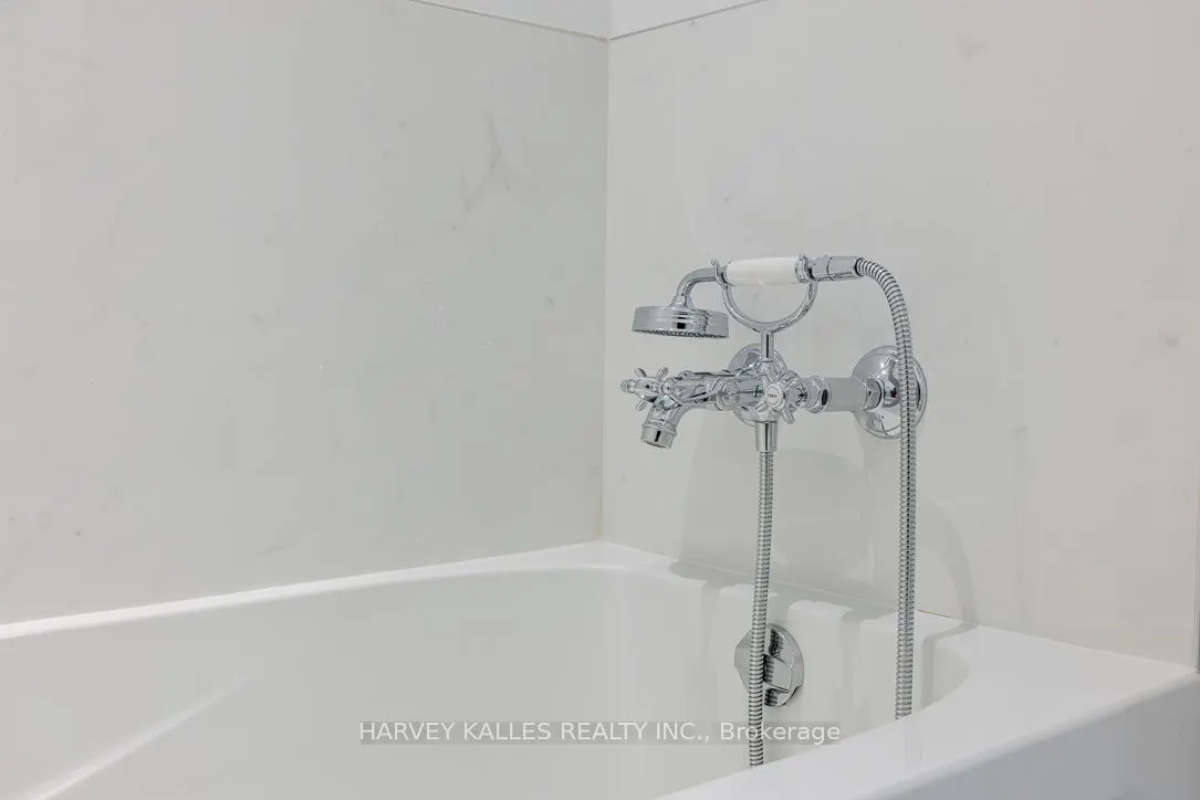 111 St Clair Avenue W, #1013
