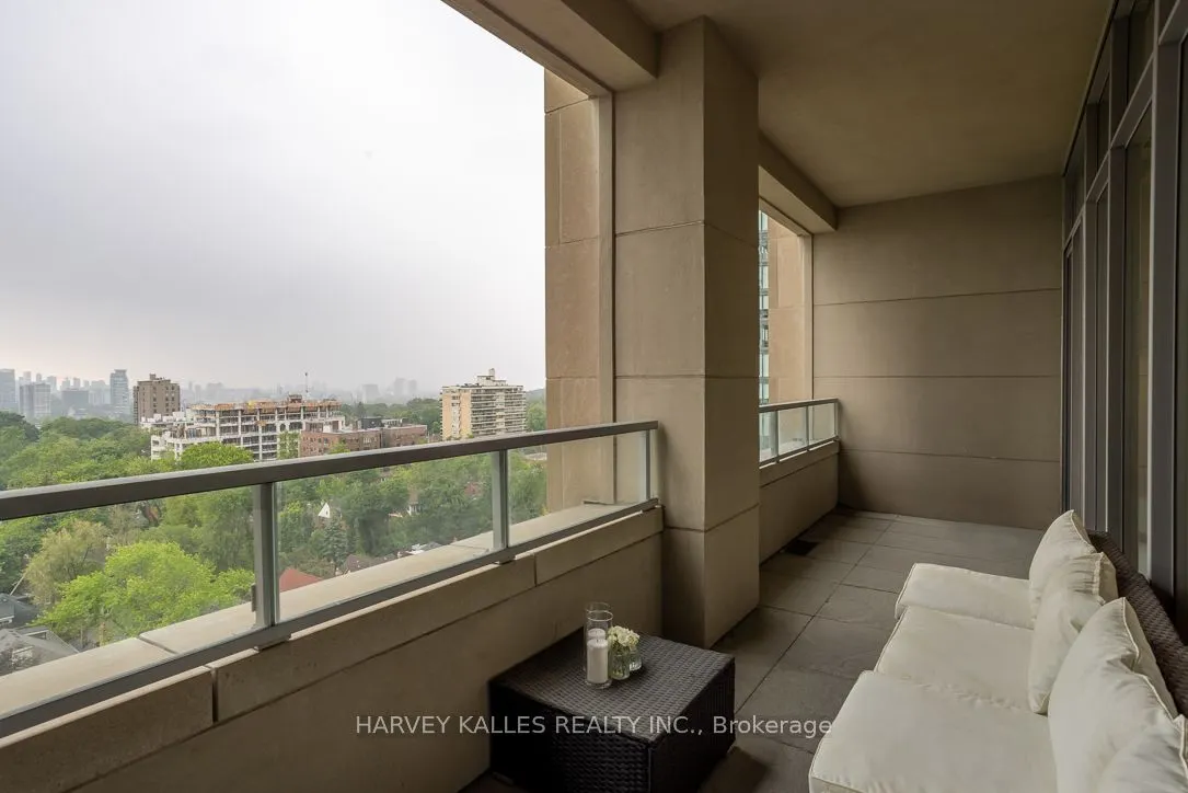 111 St Clair Avenue W, #1013