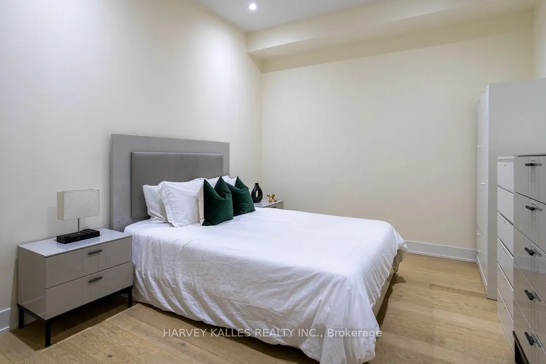 111 St Clair Avenue W, #1013