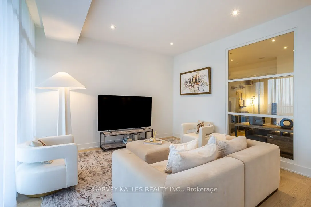 111 St Clair Avenue W, #1013