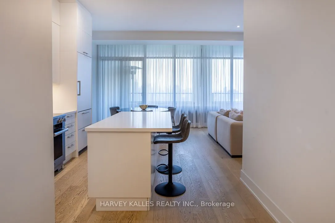 111 St Clair Avenue W, #1013