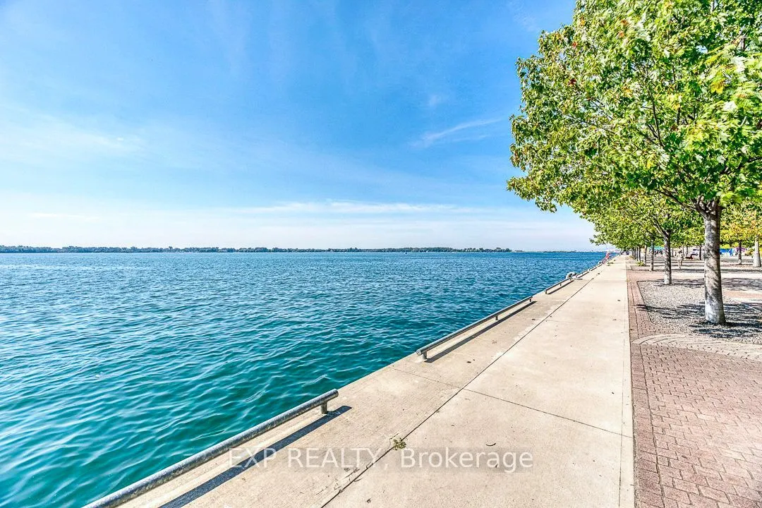 15 Queens Quay E Quay, #810