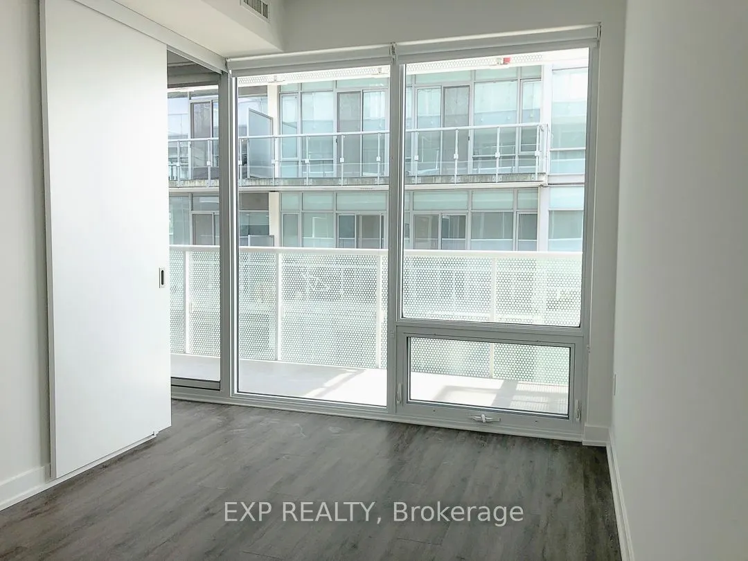 15 Queens Quay E Quay, #810