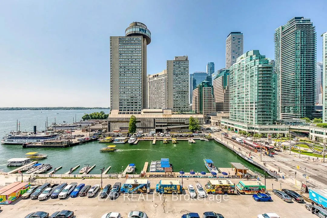 15 Queens Quay E Quay, #810