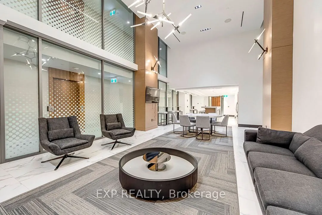 15 Queens Quay E Quay, #810