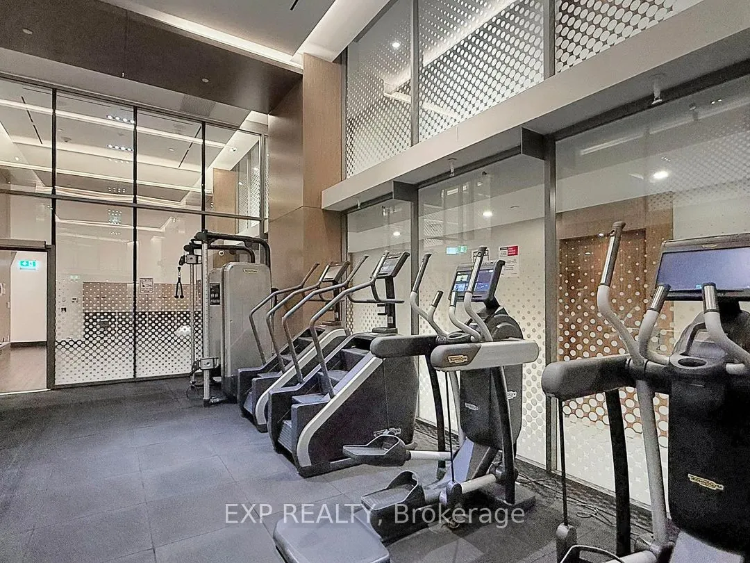 15 Queens Quay E Quay, #810