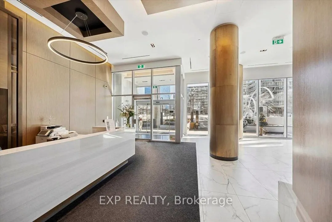 15 Queens Quay E Quay, #810