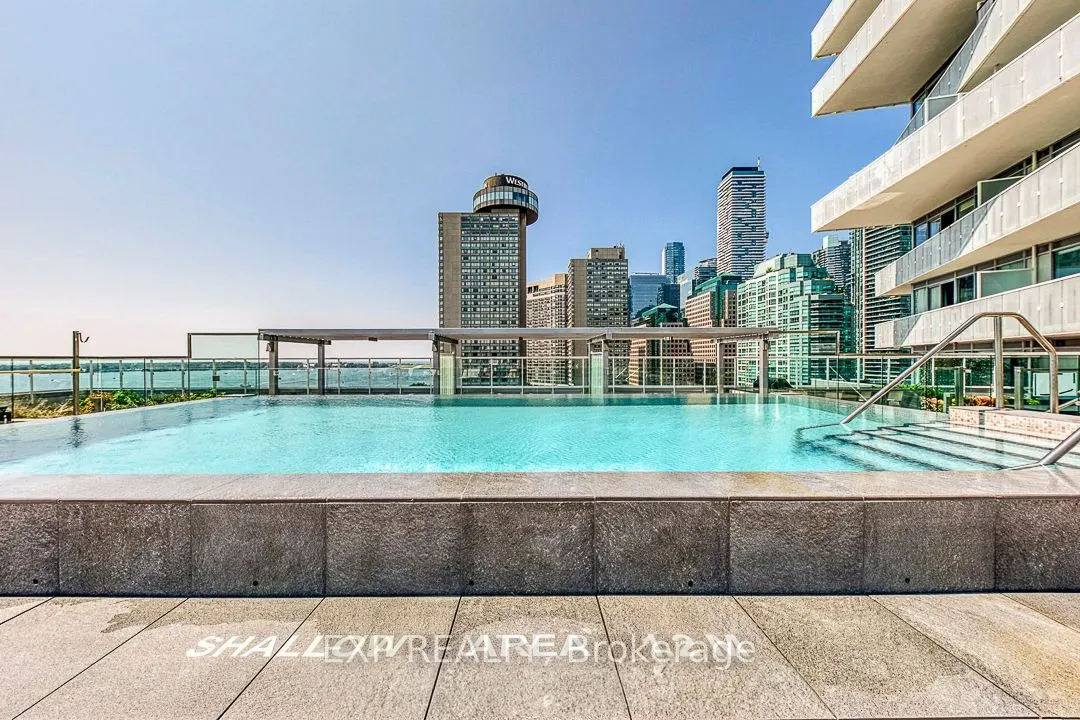 15 Queens Quay E Quay, #810