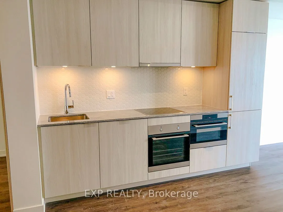 15 Queens Quay E Quay, #810